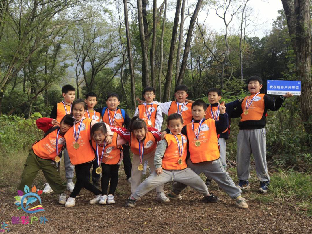 关于青少年野外求生竞技，团队合作与生存技能考验的信息