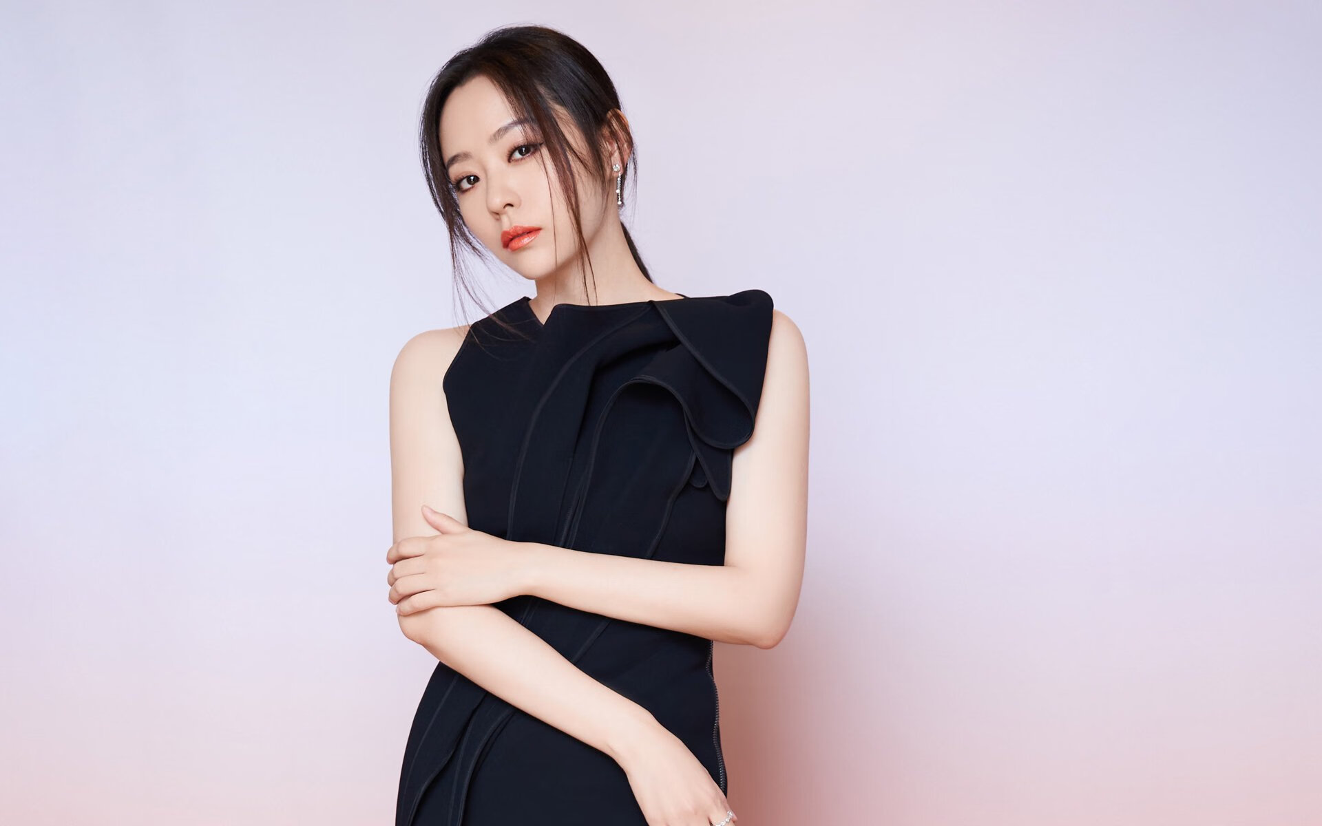 最新足球赛况：女子比赛中的巅峰表现！，女子足球视频